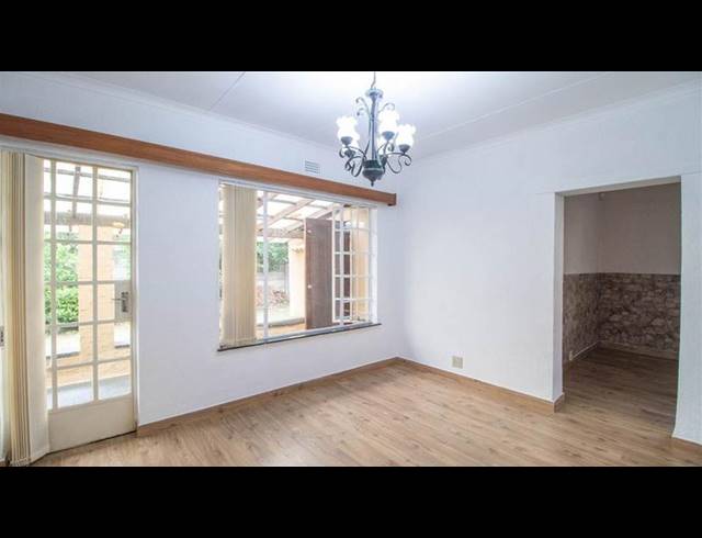 4 BEDROOM HOUSE FOR SALE IN VAN RIEBEECK PARK